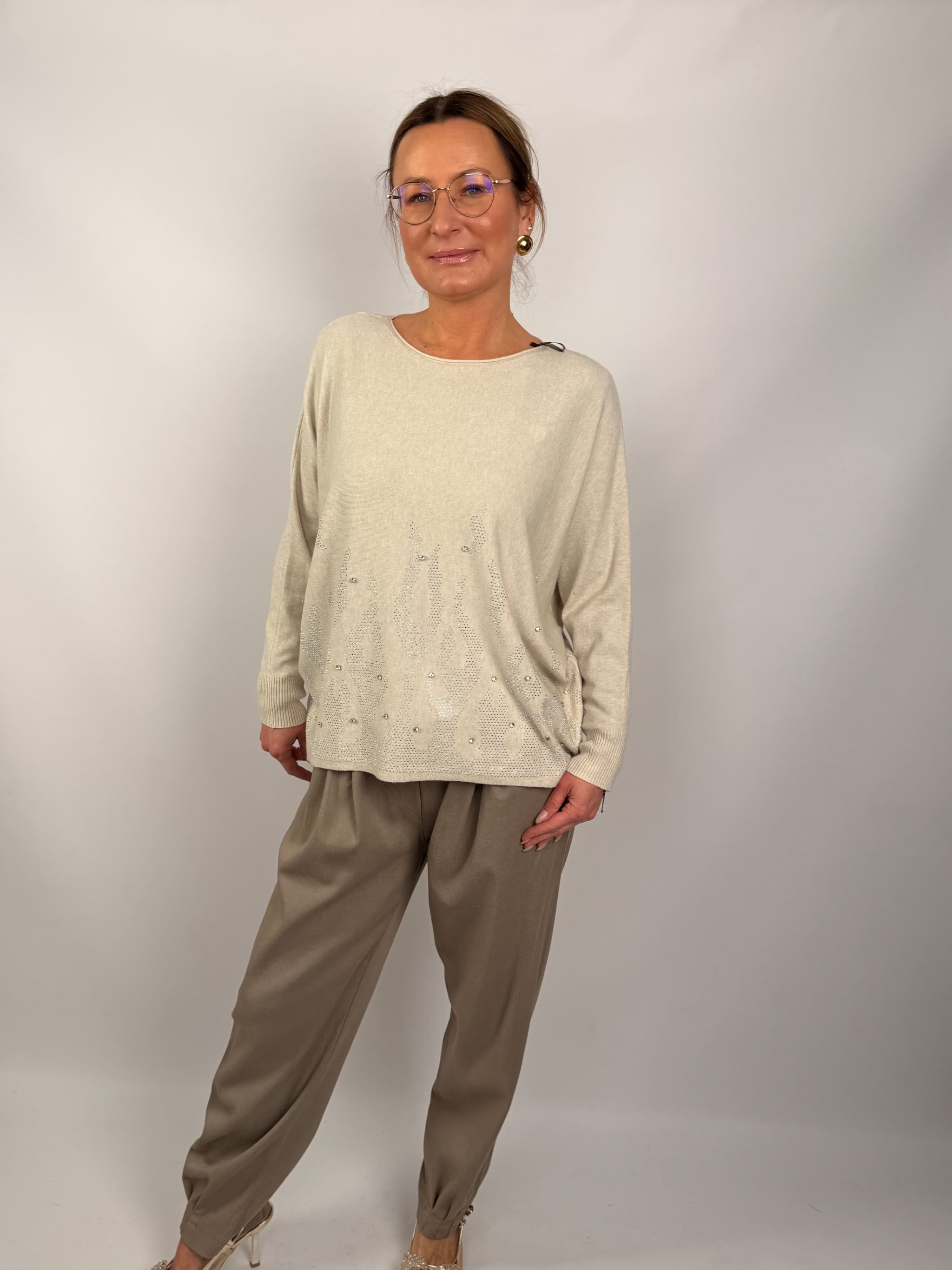 Sweter z cyrkoniami na dole