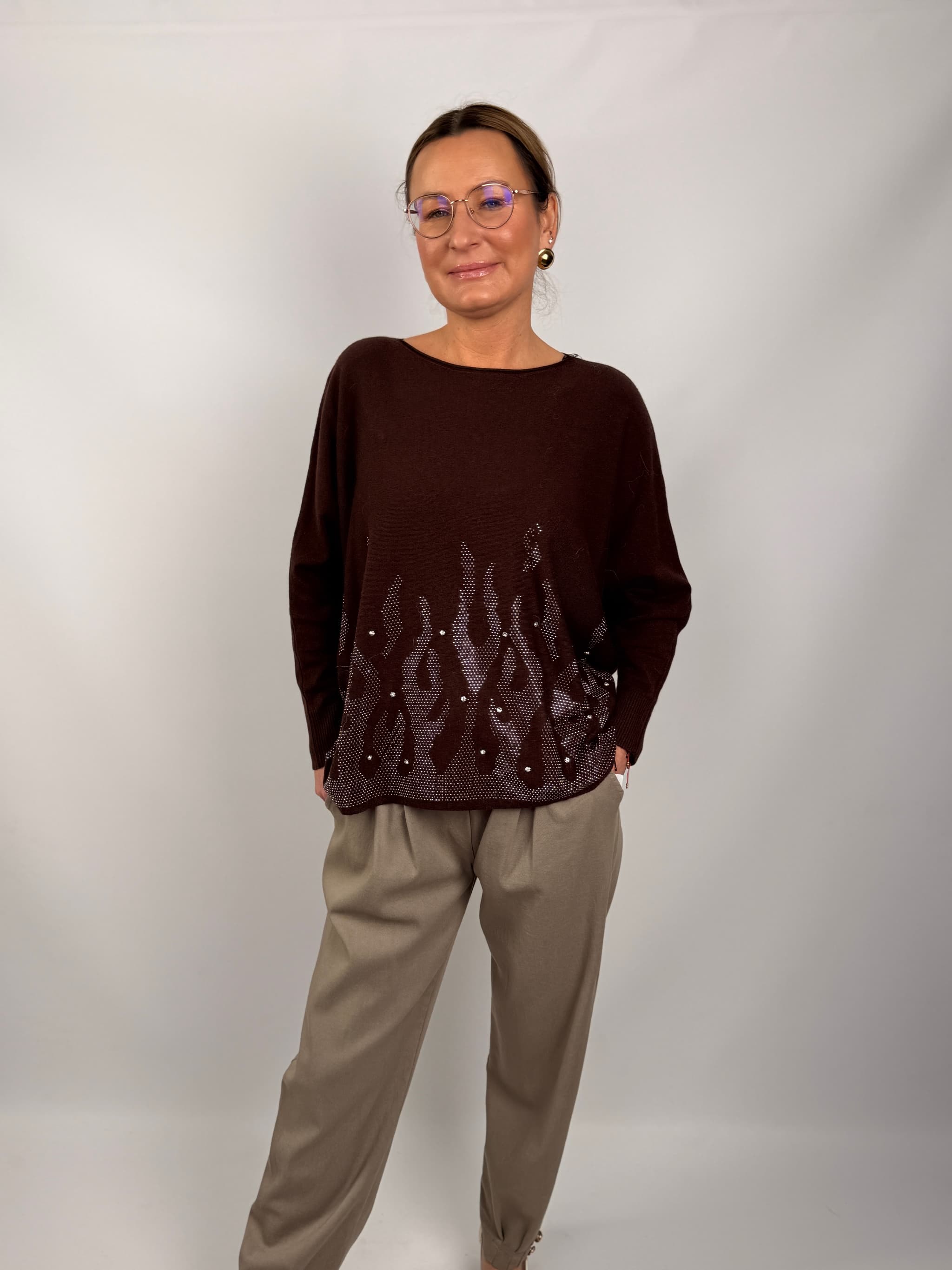 Sweter z cyrkoniami na dole