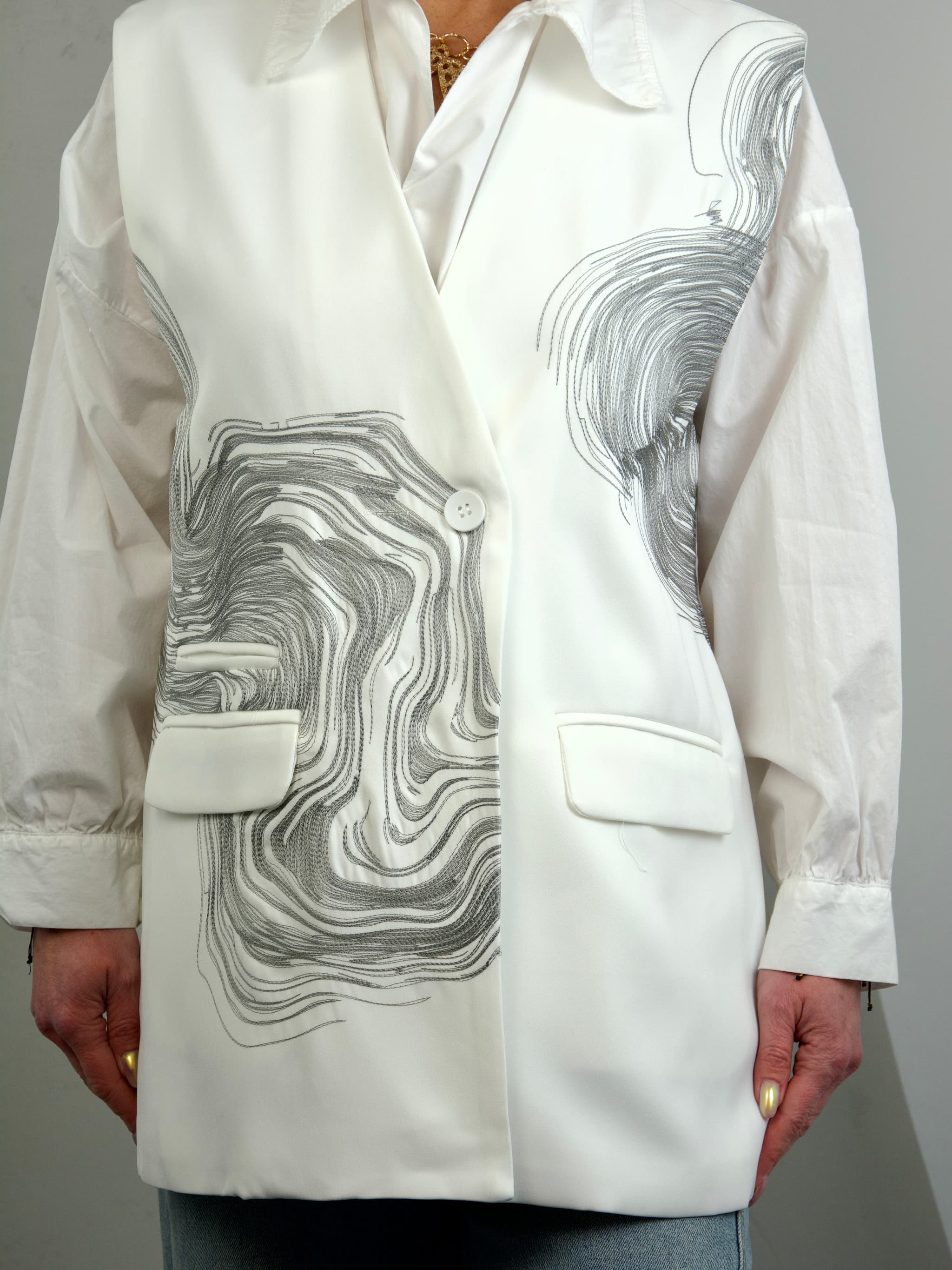 Vest with threads