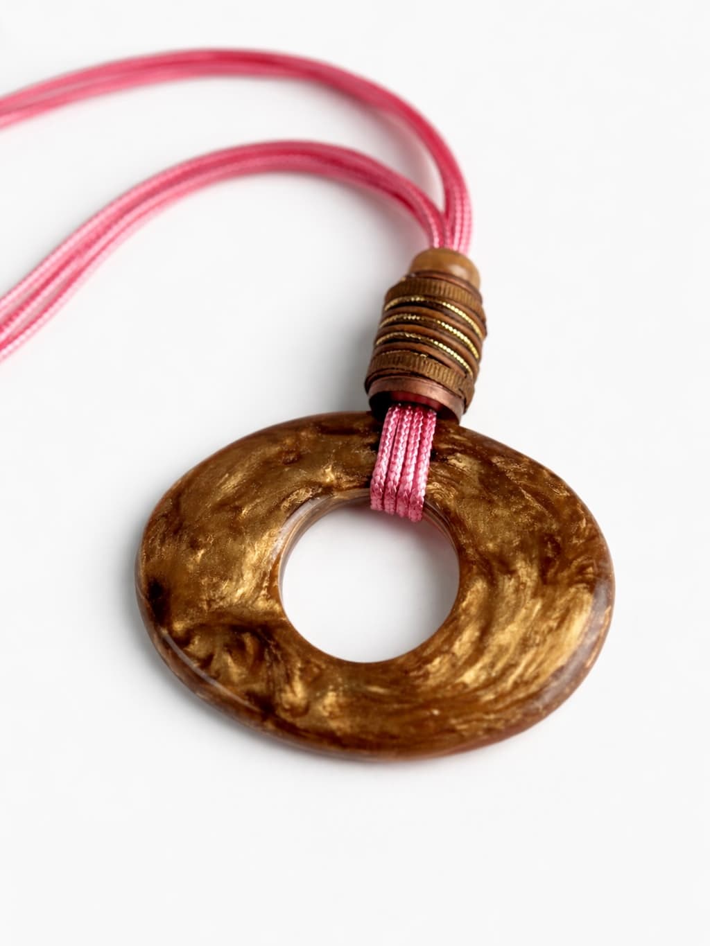 Alex Max pink pendant with a circle