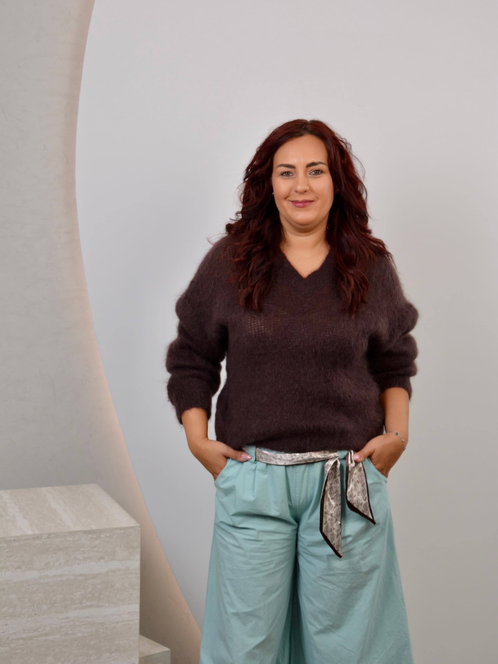 Sweter w serek 80% kid moher